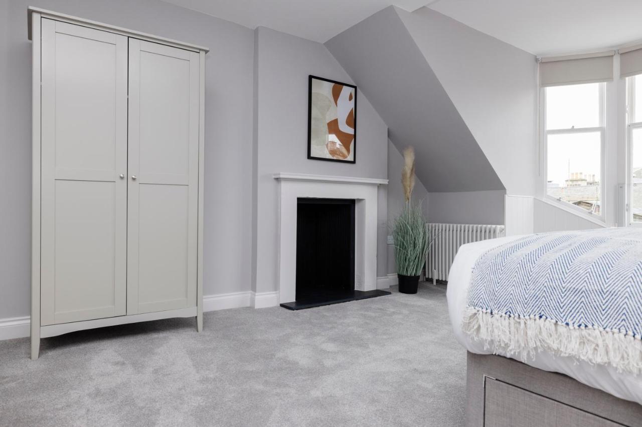 Altido Gorgeous Flat Overlooking Edinburgh Castle Exterior photo