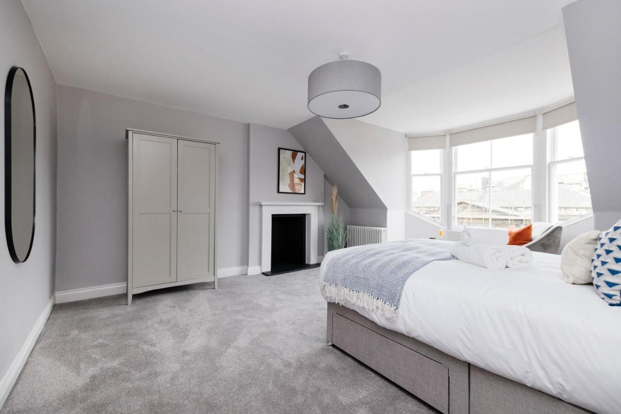 Altido Gorgeous Flat Overlooking Edinburgh Castle Exterior photo